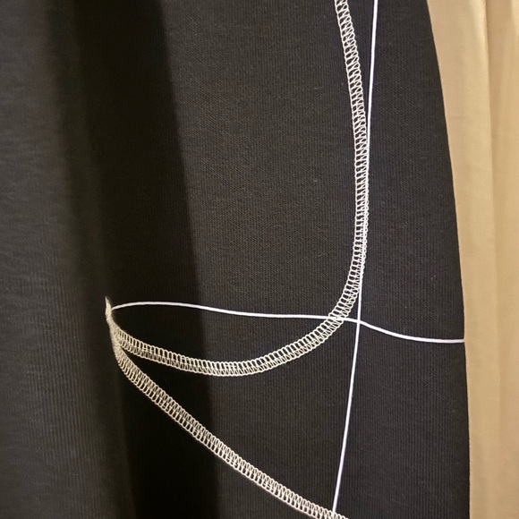 Nike Men's Medium Tall Black Joggers with White Accents - Picture 5 of 9